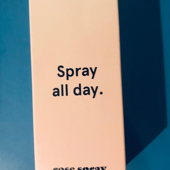 Grace & Stella ‘Spray all day’ rose spray - Picture 2 of 4